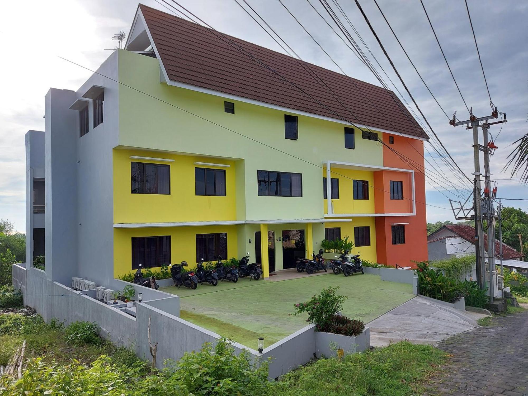 Yellow Guest House Uluwatu Екстериор снимка